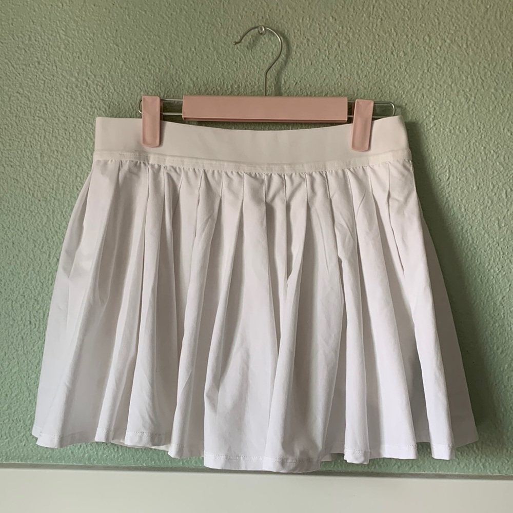 Cute white tennis skirt!